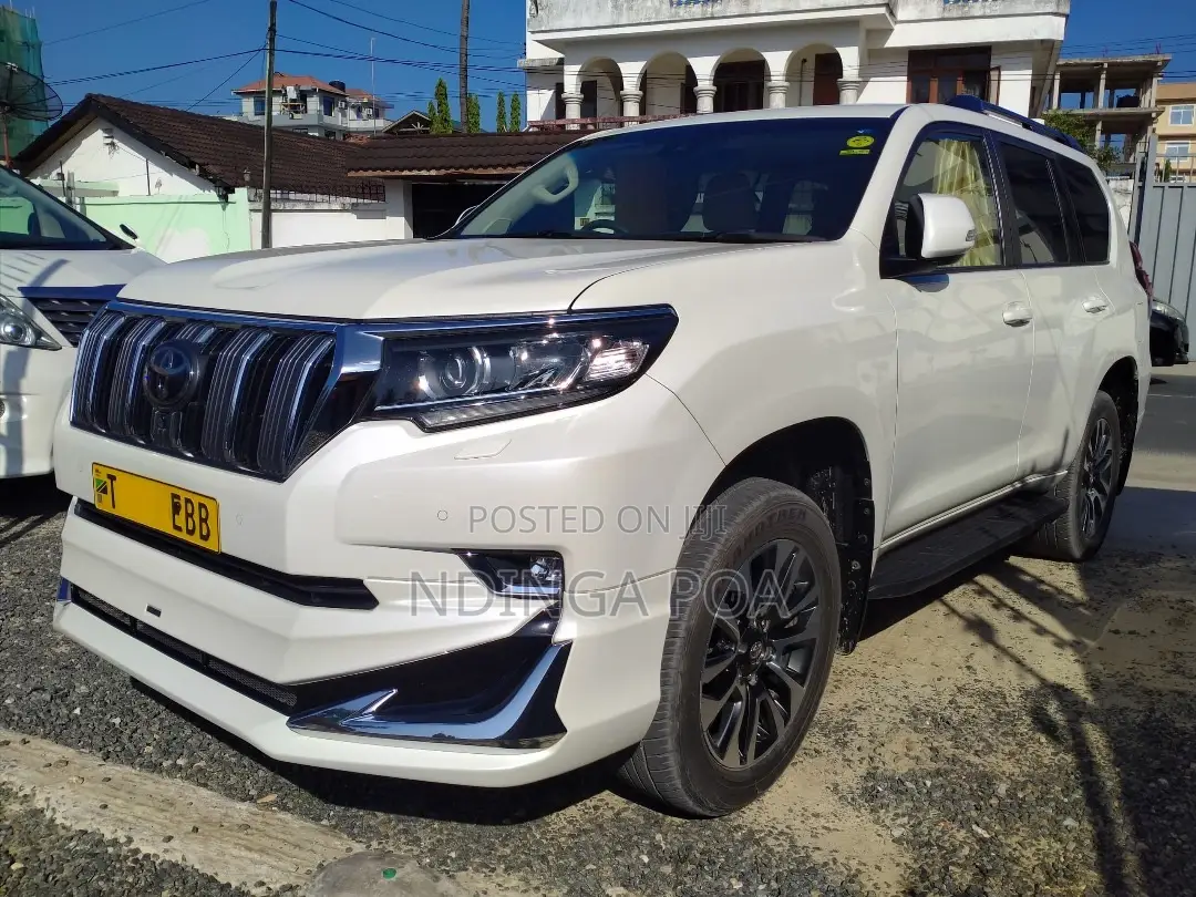 Toyota Land Cruiser Prado 2022 White