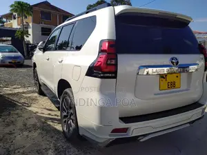 Toyota Land Cruiser Prado 2022 White