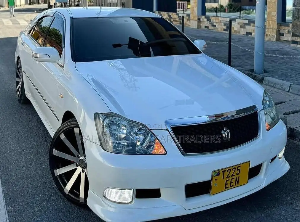 Toyota Crown 2006 White