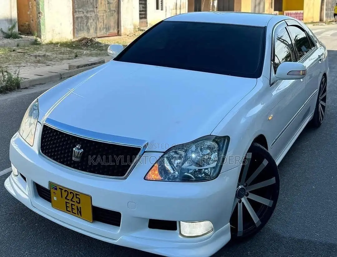 Toyota Crown 2006 White