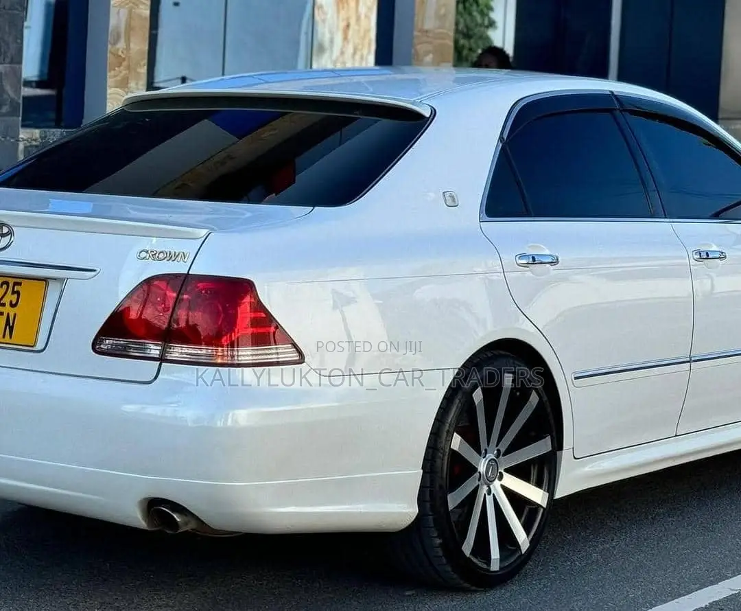Toyota Crown 2006 White
