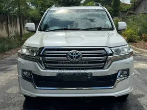Toyota Land Cruiser 2017 White