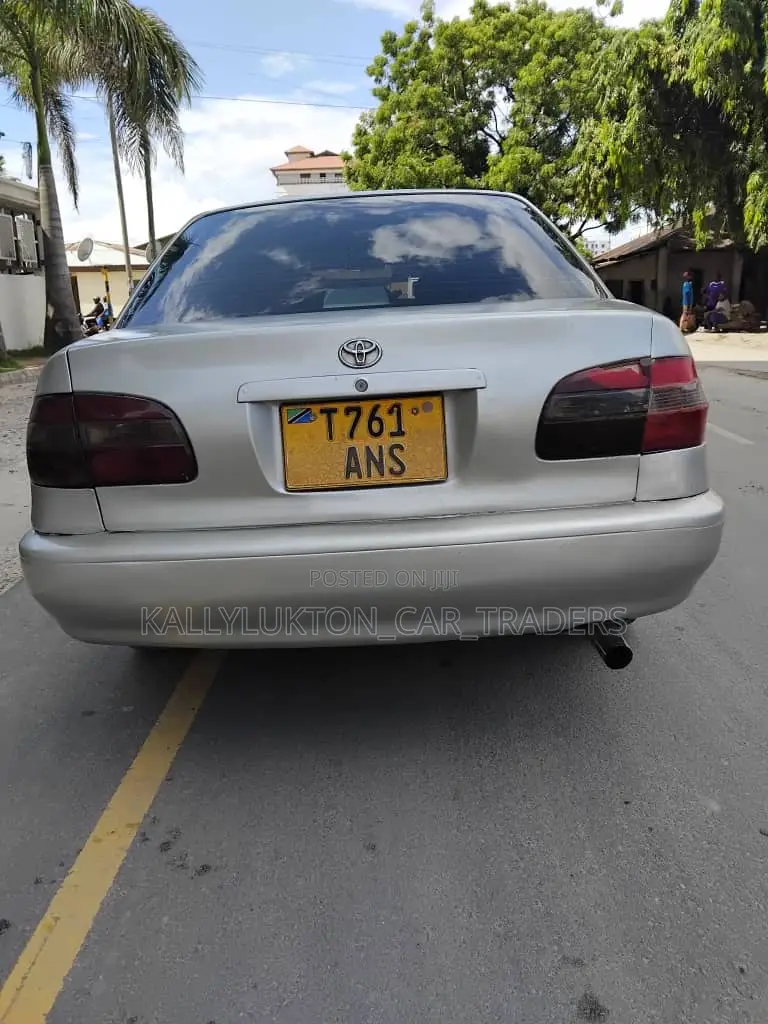 Toyota Corolla 2000 Silver