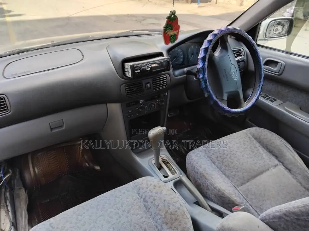 Toyota Corolla 2000 Silver