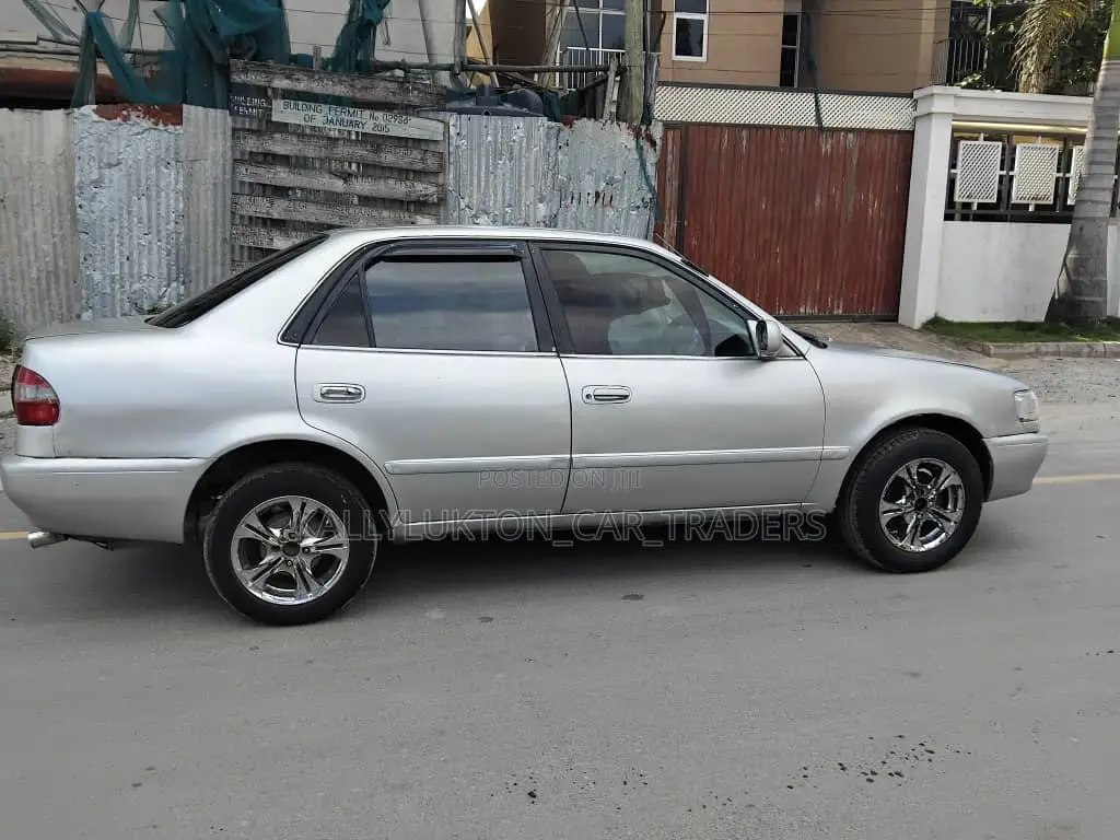 Toyota Corolla 2000 Silver