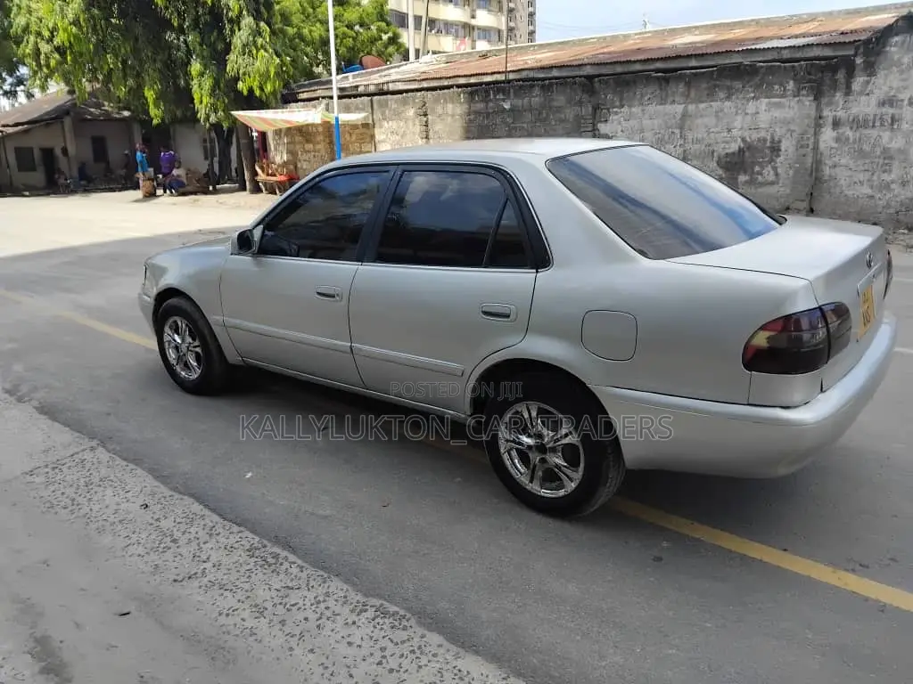 Toyota Corolla 2000 Silver