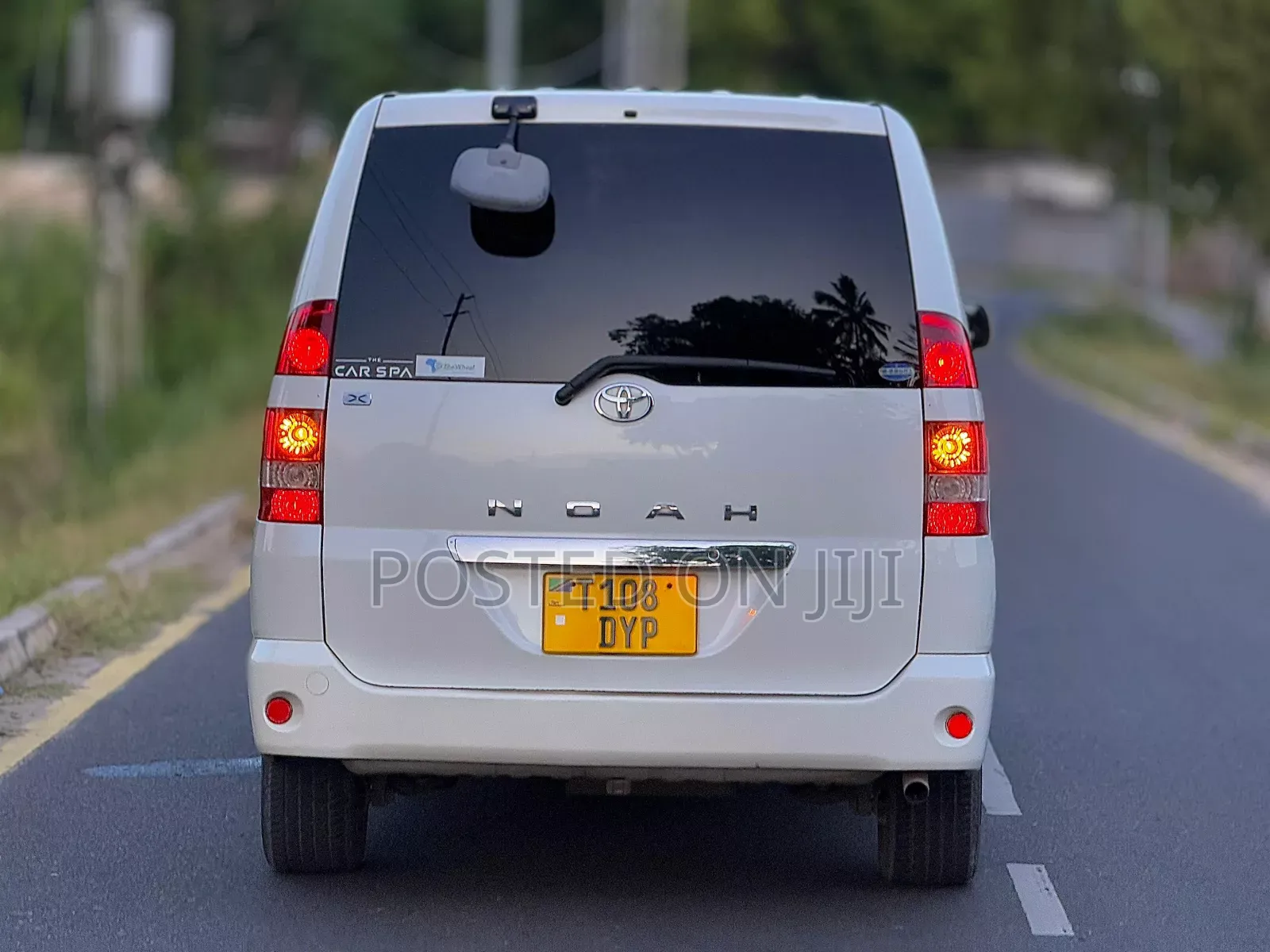 Toyota Noah 2002 White