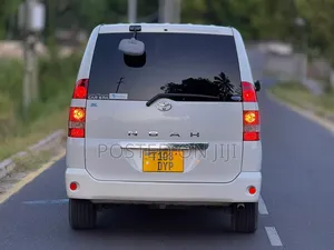 Toyota Noah 2002 White