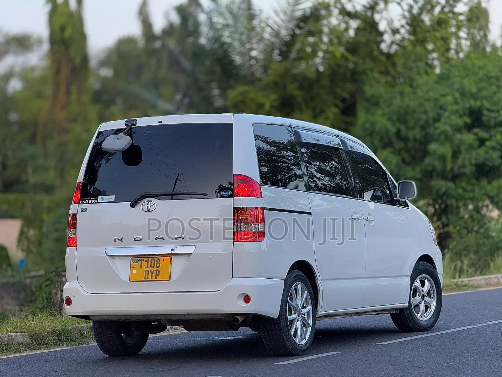 Toyota Noah 2002 White