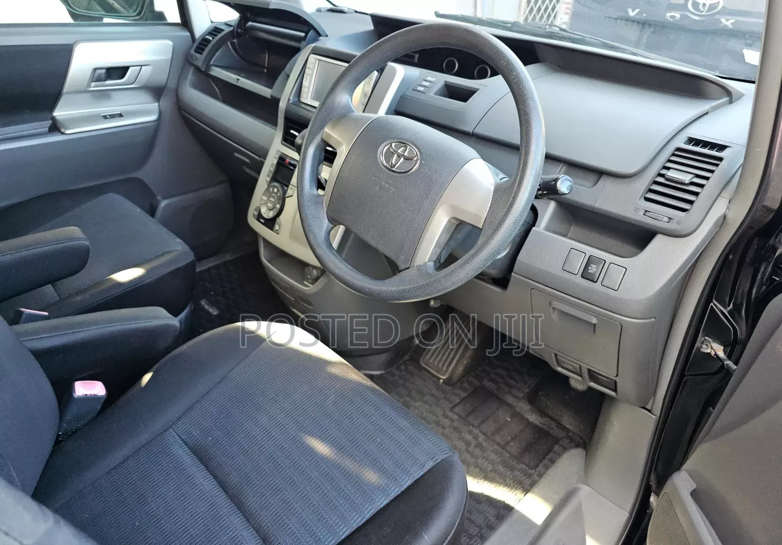 Toyota Noah 2002 White