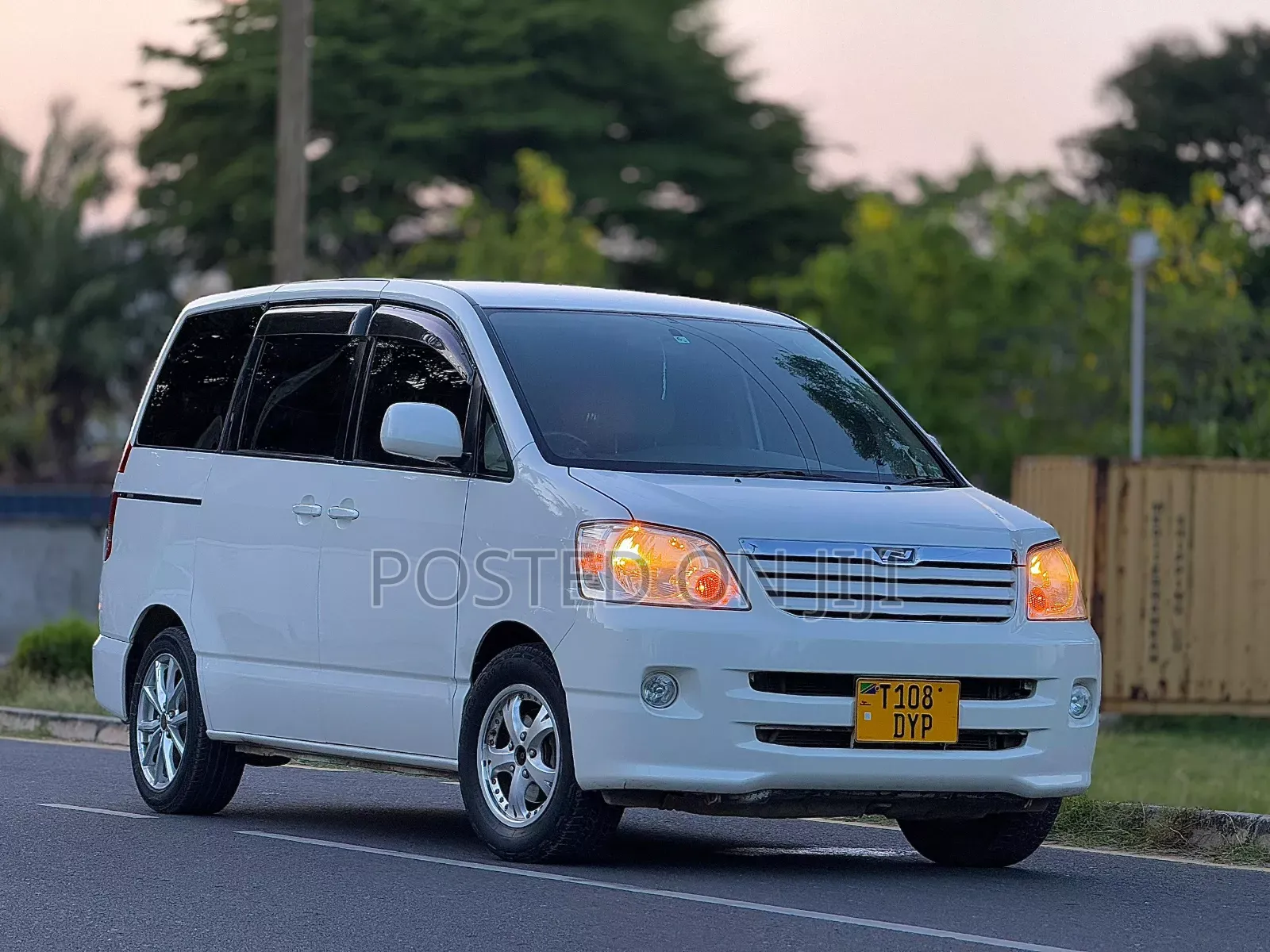 Toyota Noah 2002 White