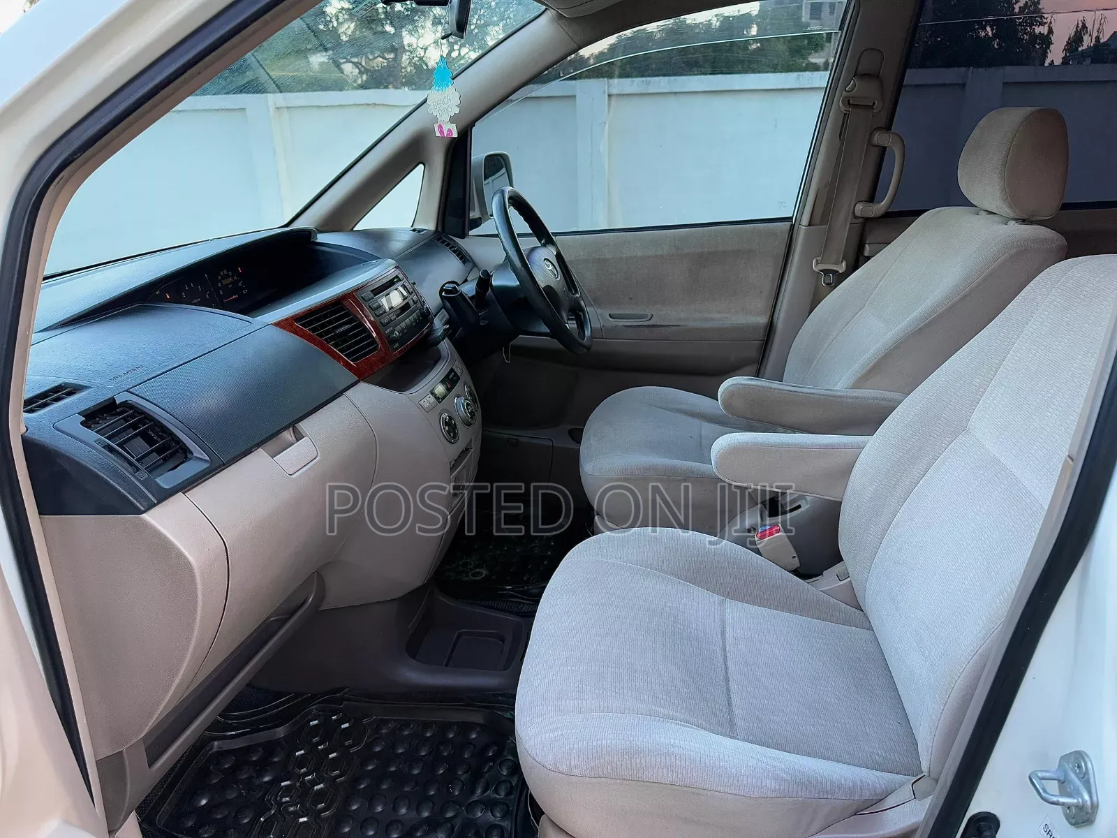Toyota Noah 2002 White
