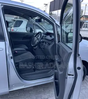 Toyota Noah 2.0 143hp FWD (7 Seater) 2009 Silver