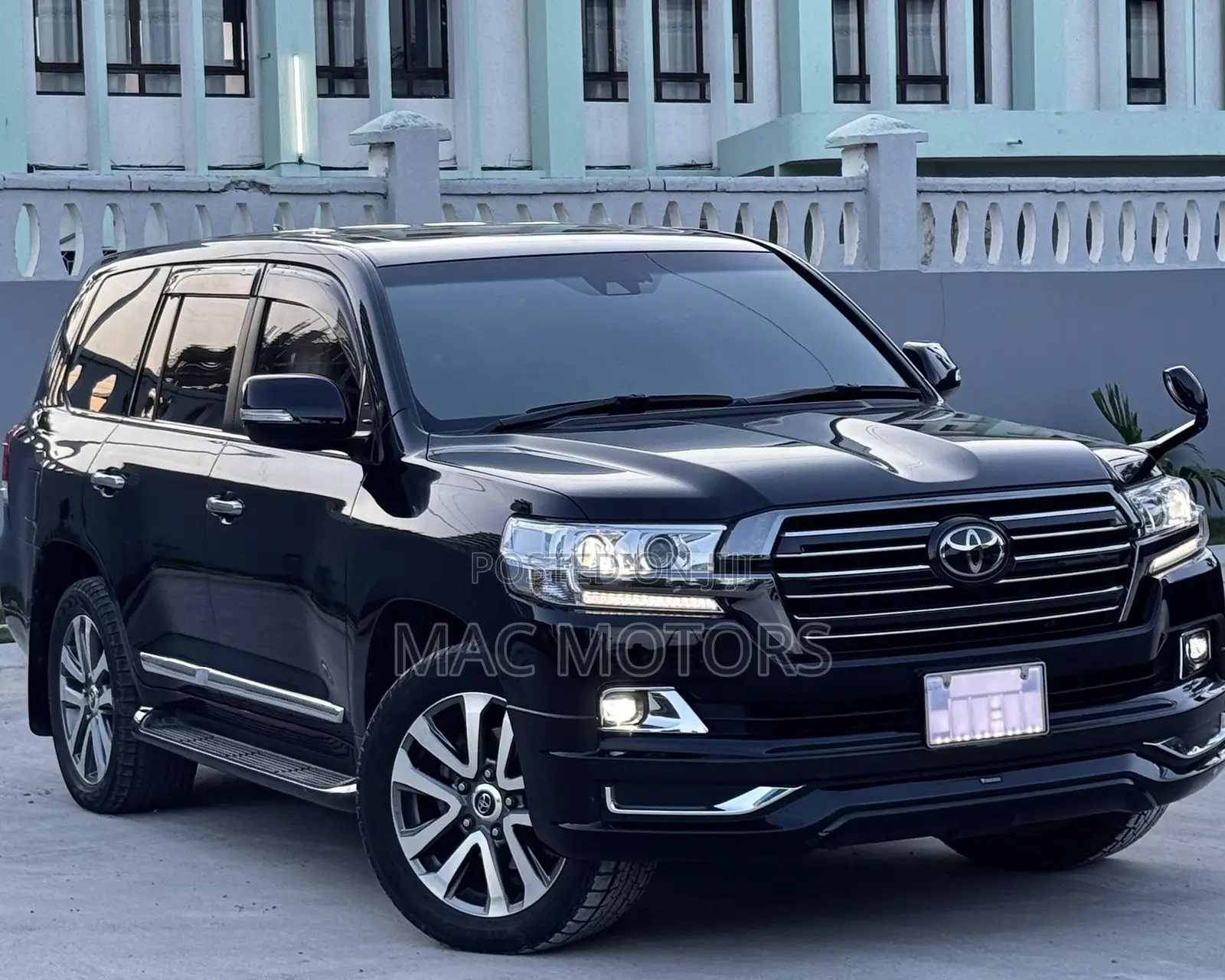 Toyota Land Cruiser 4.6 V8 ZX 2017 Black