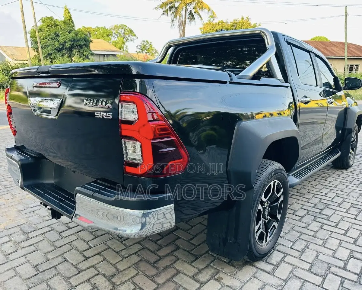 Toyota Hilux 2023 Black