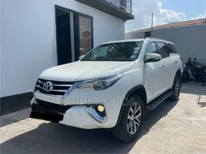 Toyota Fortuner 2.8 D RWD 2017 White