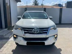 Toyota Fortuner 2.8 D RWD 2017 White