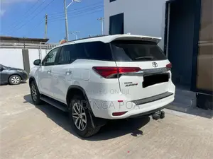 Toyota Fortuner 2.8 D RWD 2017 White