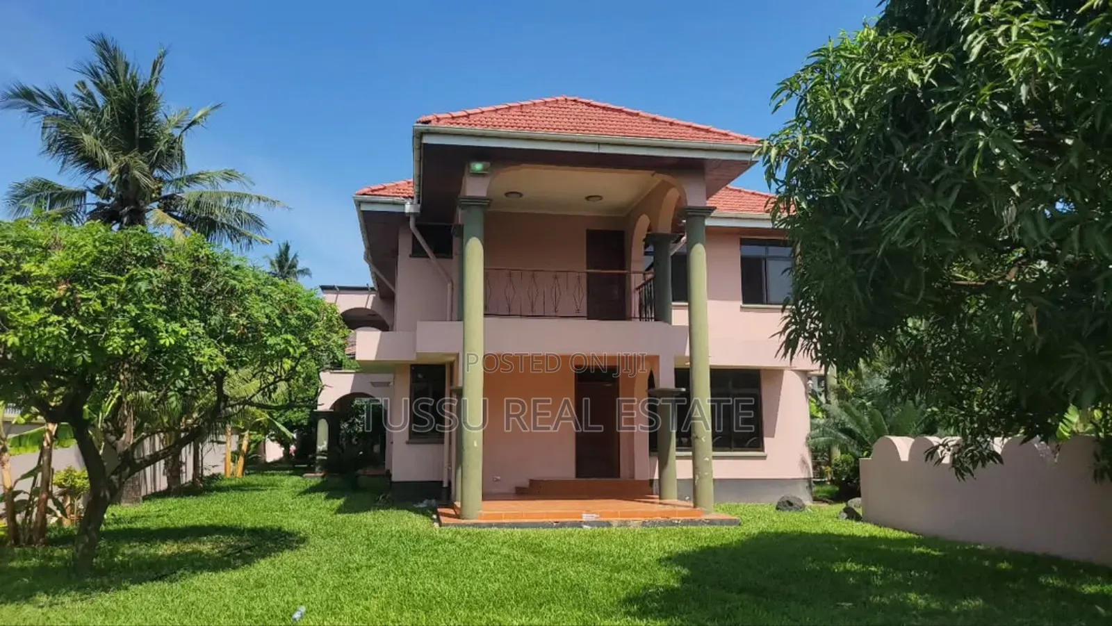 7bdrm House in Migombani Street, Mikocheni for sale