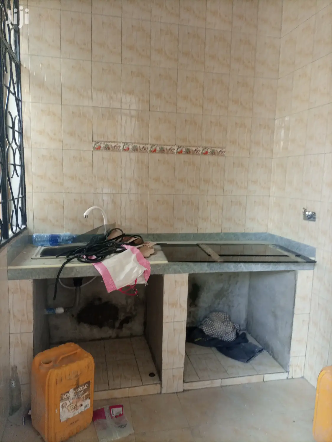 Master And Kitchen