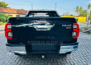 New Toyota Hilux 2023 Black