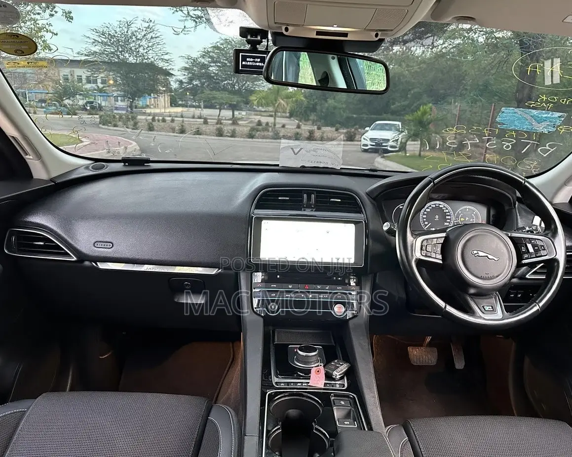 Jaguar F-Pace 20d Premium 2017 White