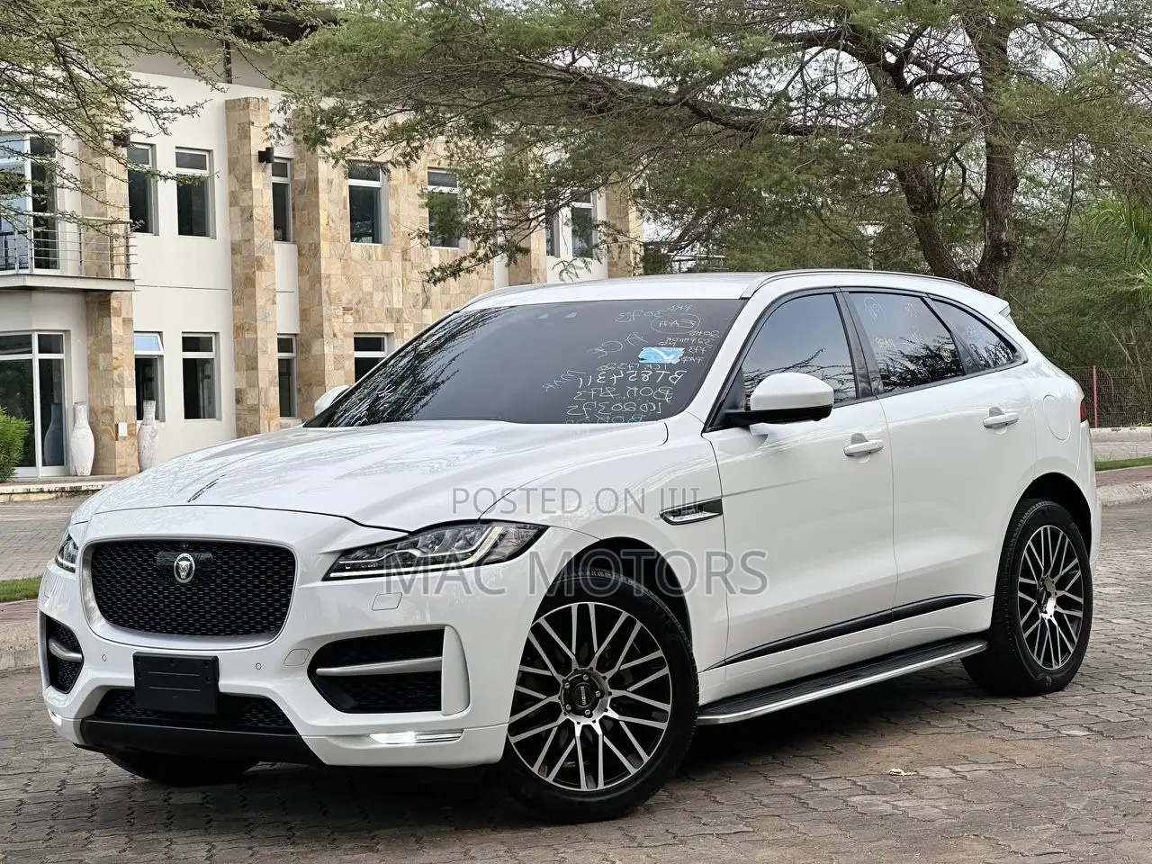 Jaguar F-Pace 20d Premium 2017 White