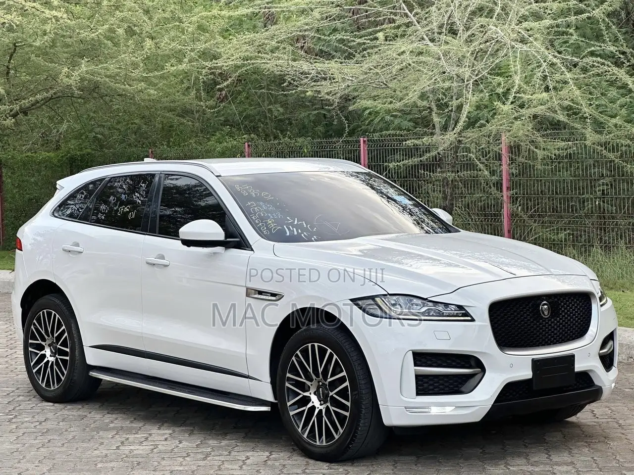 Jaguar F-Pace 20d Premium 2017 White
