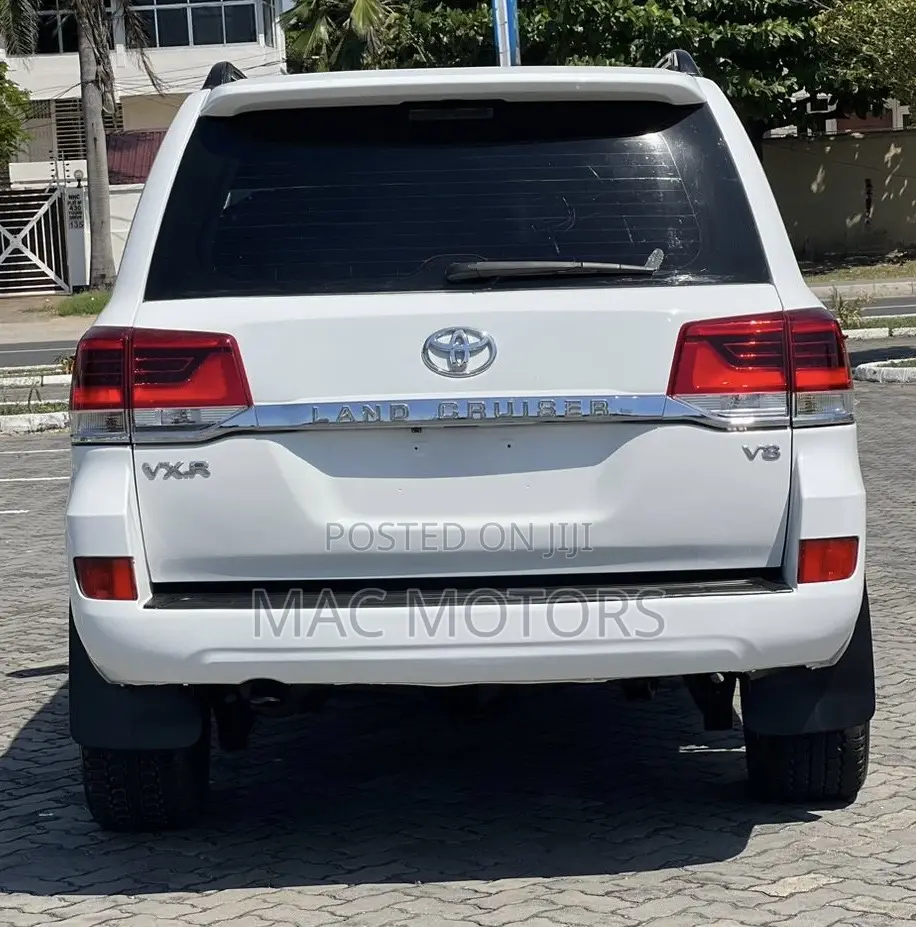 Toyota Land Cruiser 4.5 V8 VXR 2012 White