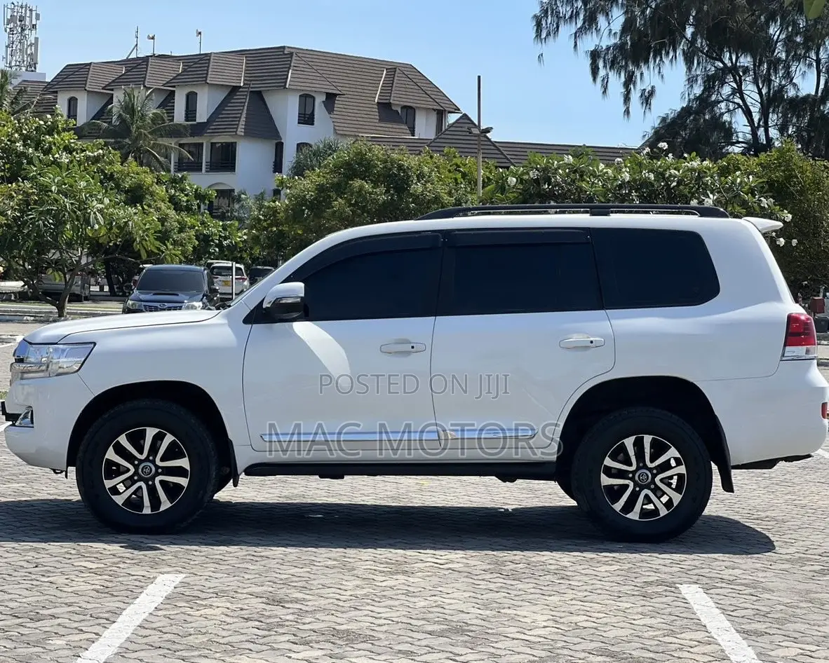 Toyota Land Cruiser 4.5 V8 VXR 2012 White