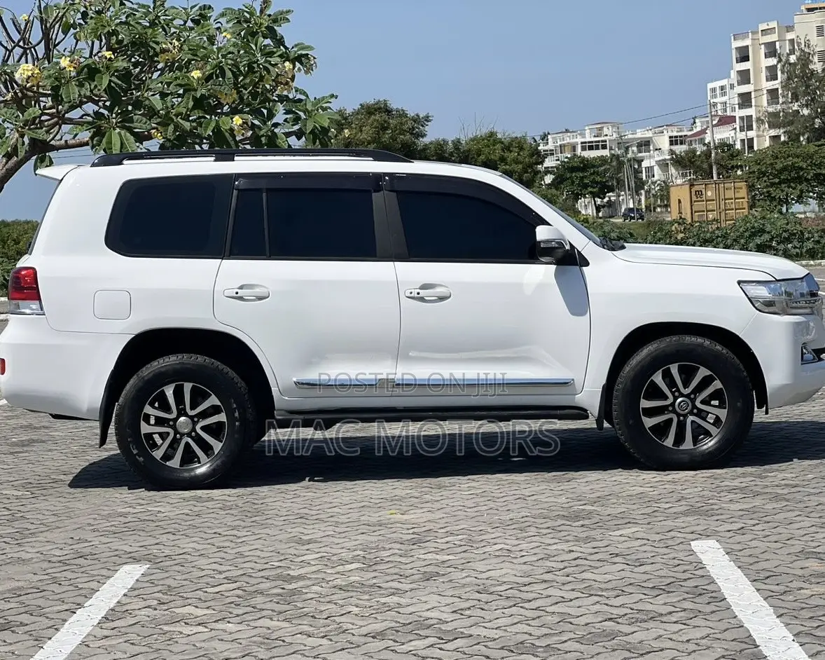 Toyota Land Cruiser 4.5 V8 VXR 2012 White