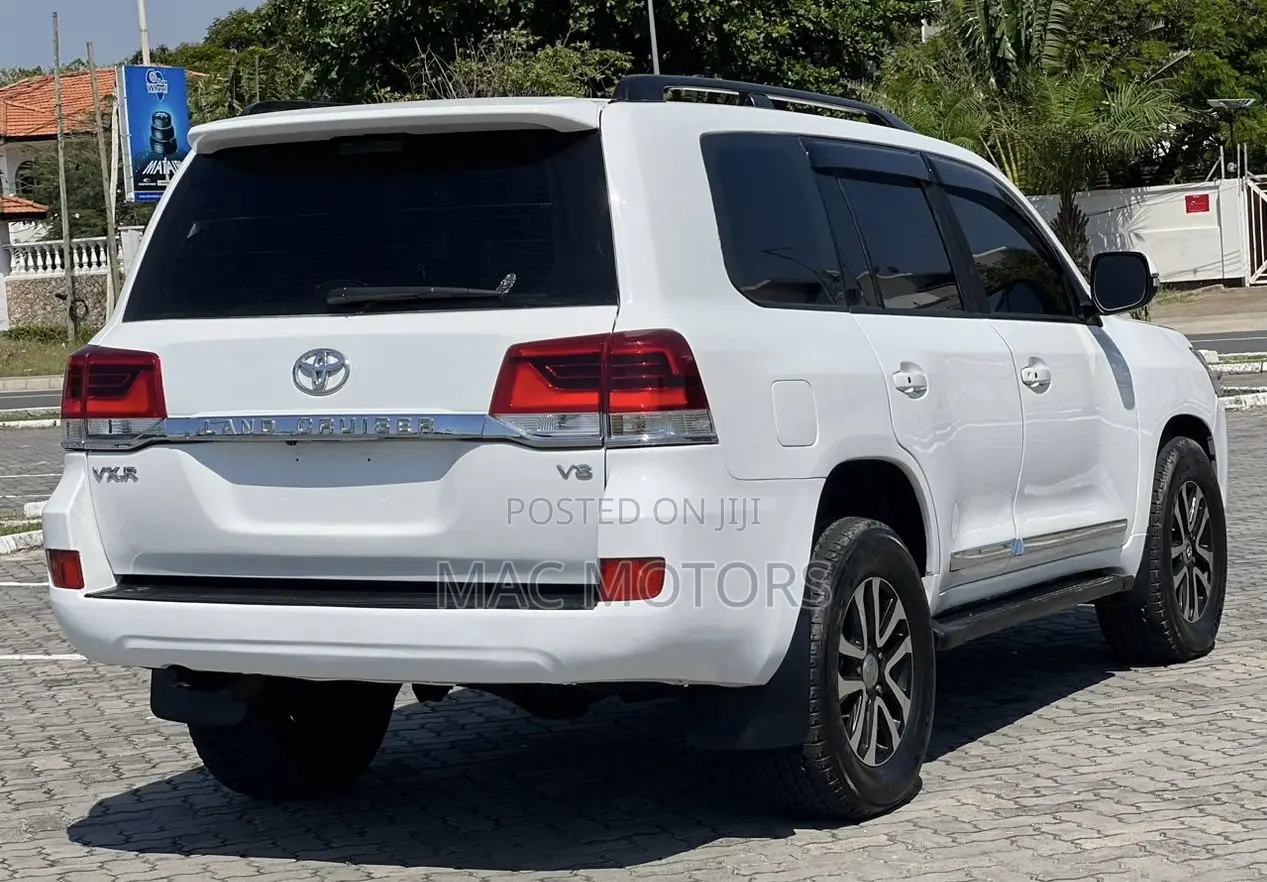 Toyota Land Cruiser 4.5 V8 VXR 2012 White