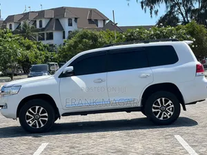 Toyota Land Cruiser 2018 White