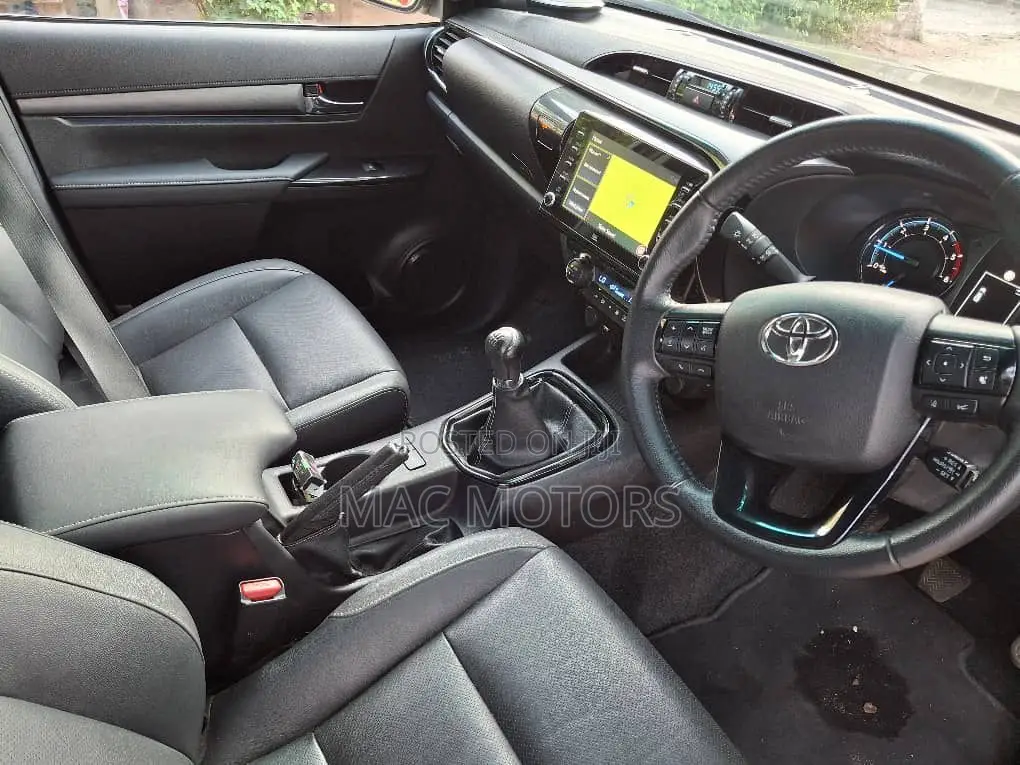 Toyota Hilux 2023 Gray
