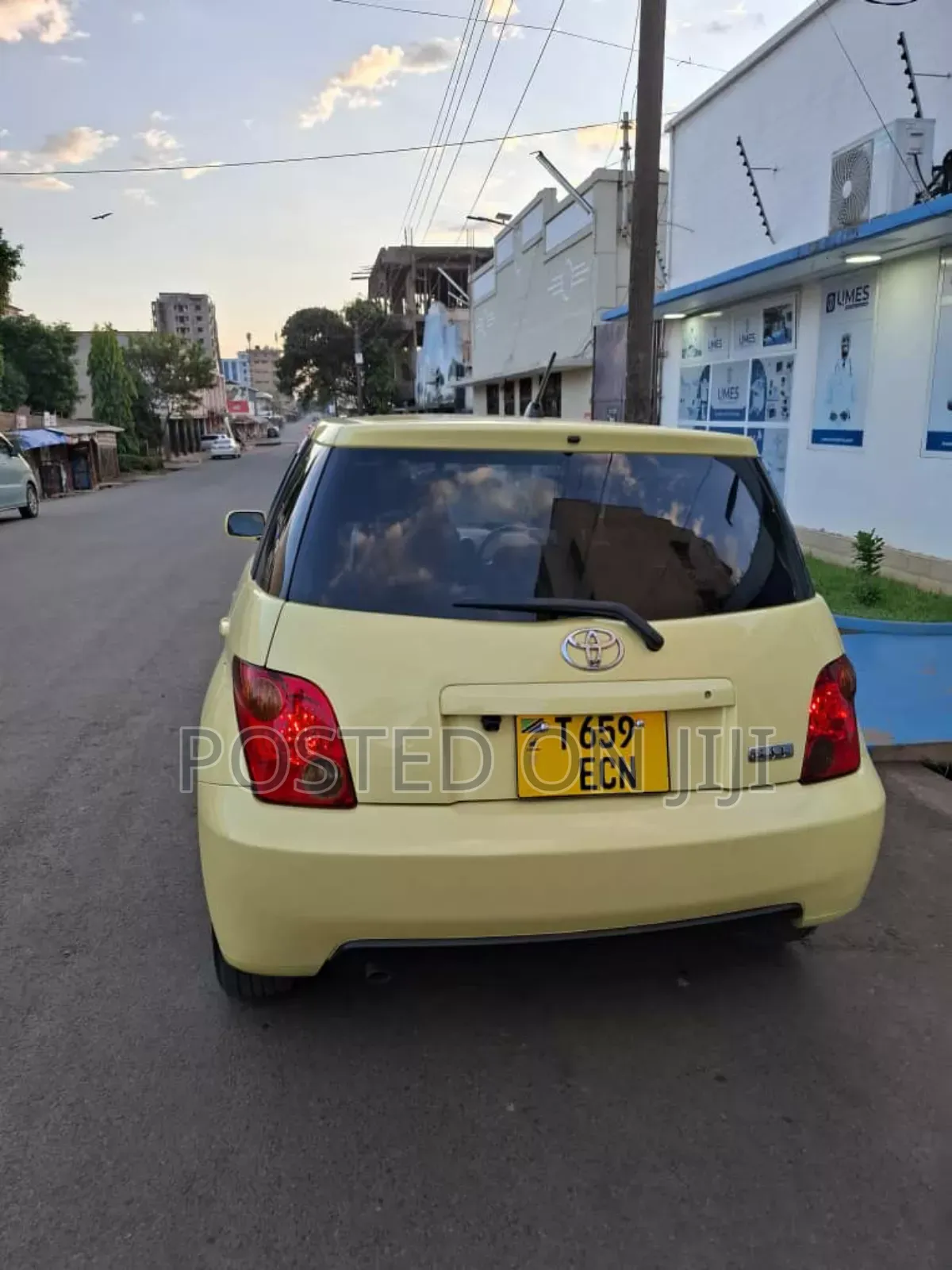 Toyota IST 2003 Yellow