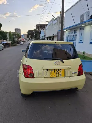 Toyota IST 2003 Yellow