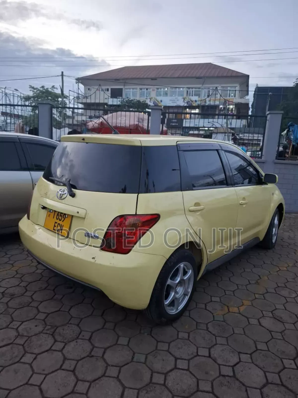 Toyota IST 2003 Yellow