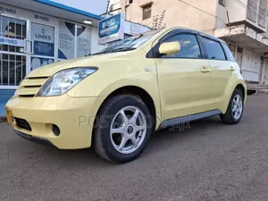 Toyota IST 2003 Yellow