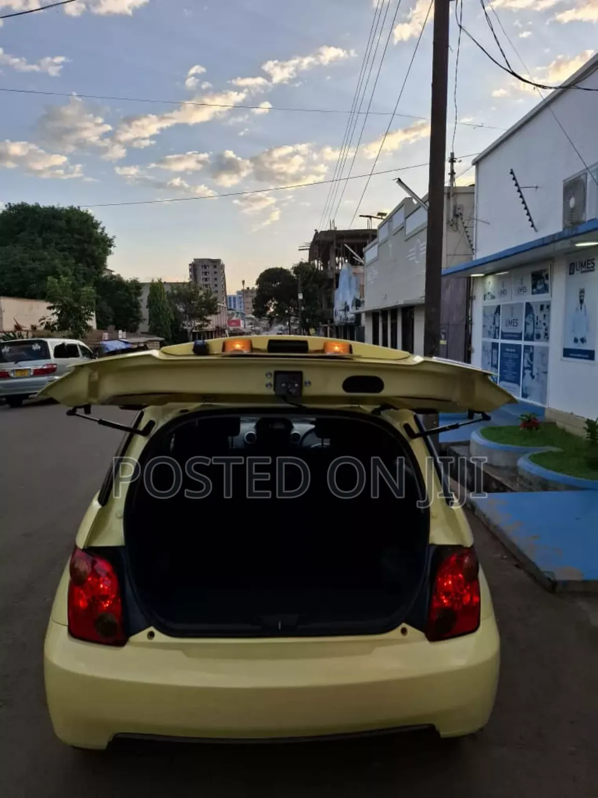 Toyota IST 2003 Yellow