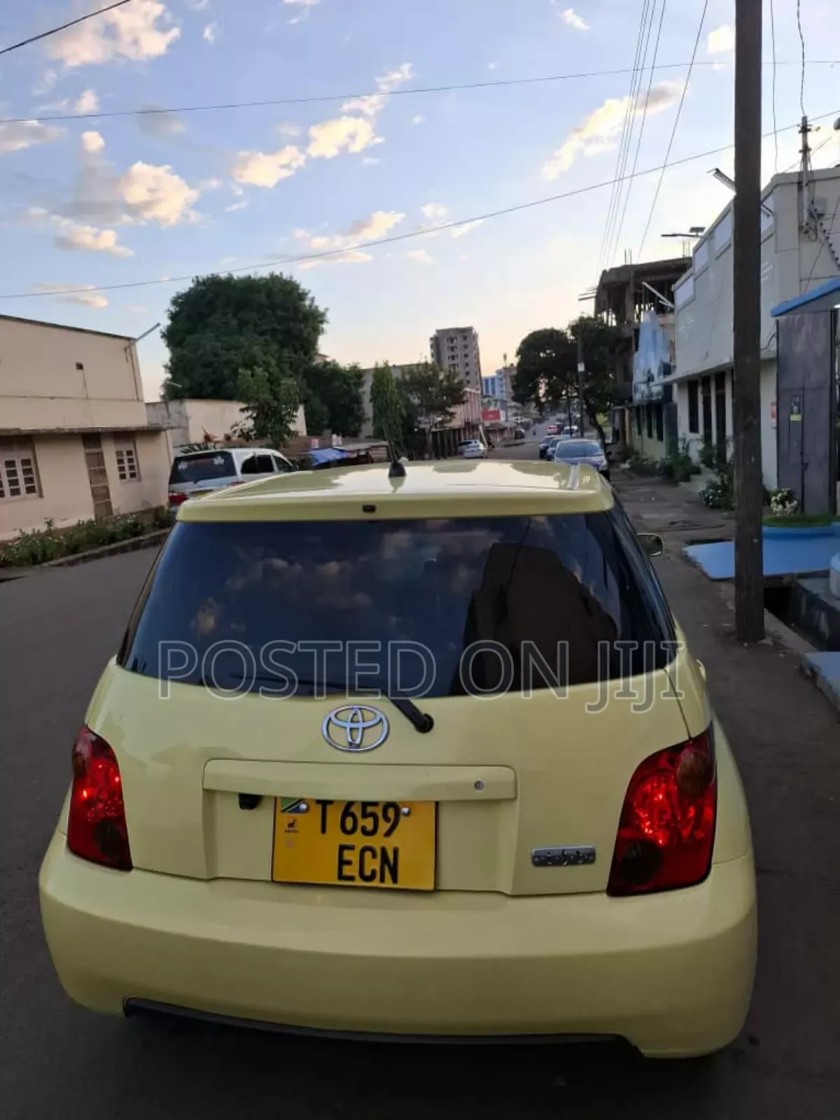 Toyota IST 2003 Yellow