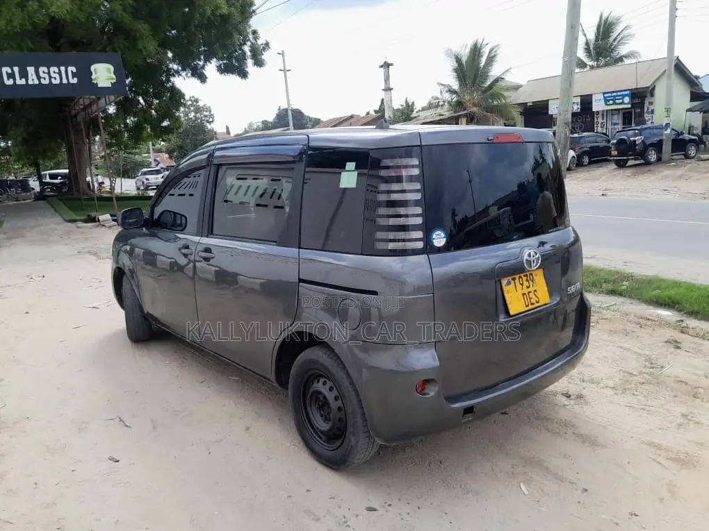 Toyota Sienta 2005 Gray