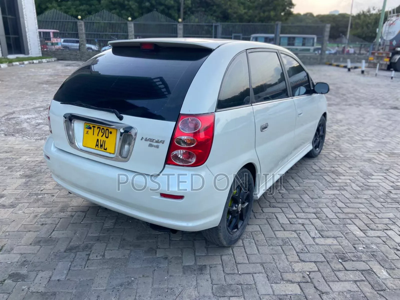 Toyota Nadia 2002 White