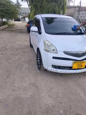 Toyota Ractis 2005 White