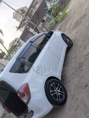 Toyota Ractis 2005 White