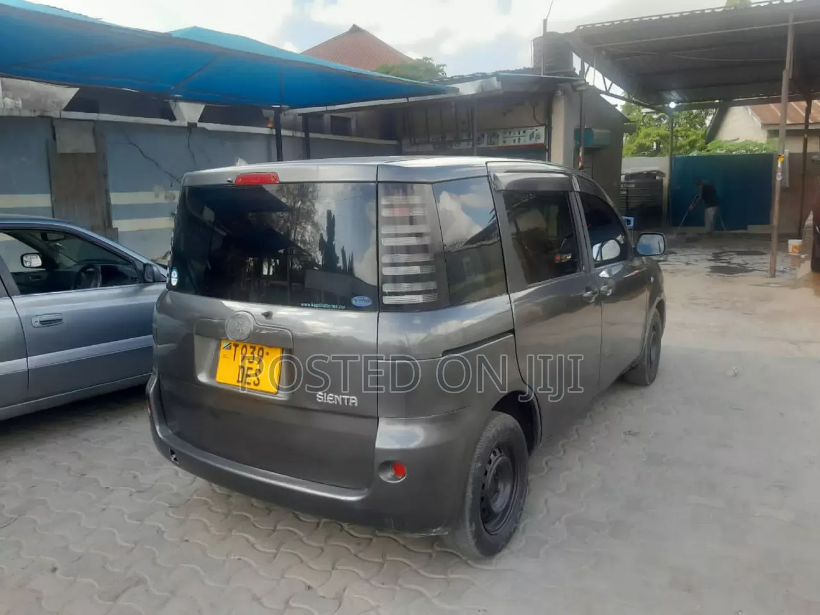 Toyota Sienta 2003 Gray