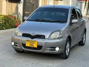 Toyota Vitz 2004 Silver