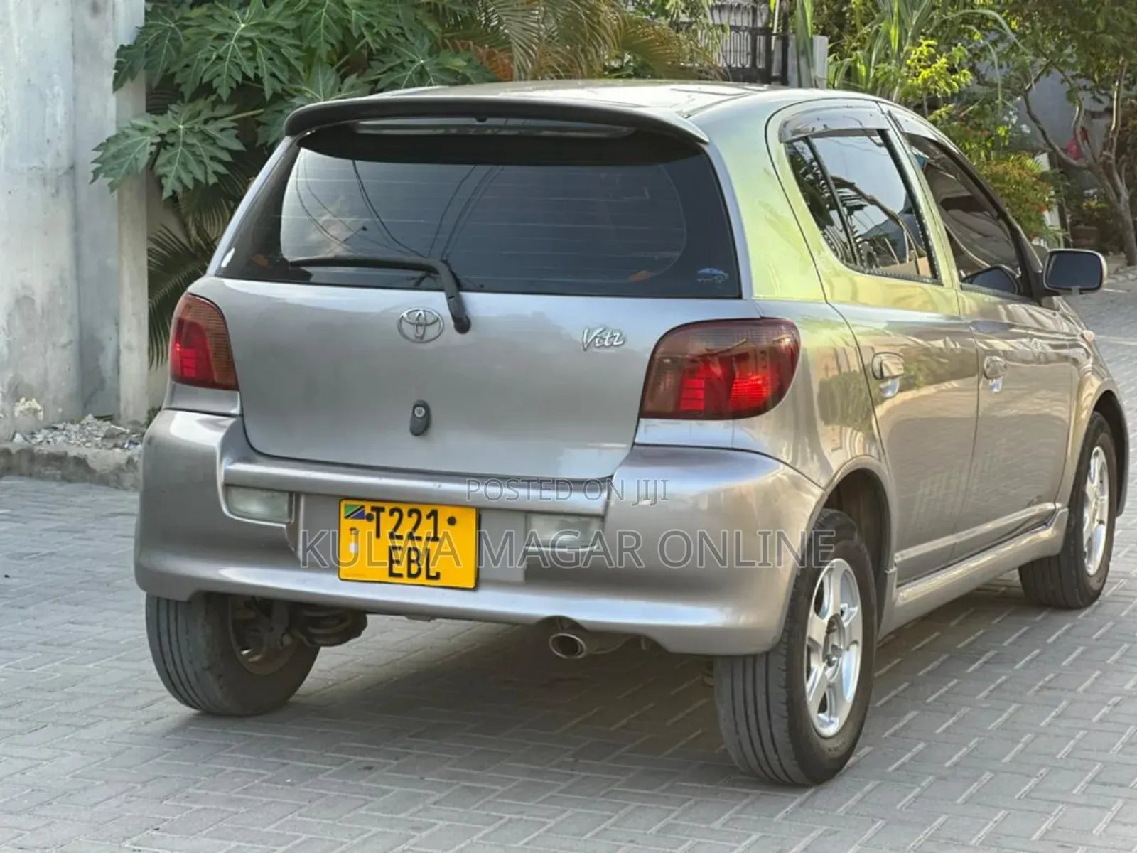 Toyota Vitz 2004 Silver