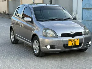Toyota Vitz 2004 Silver