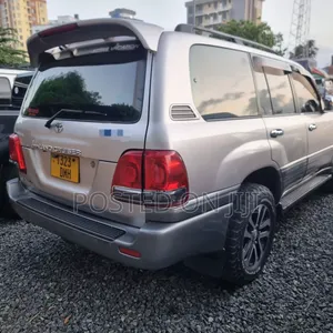 Toyota Land Cruiser 2005 Silver