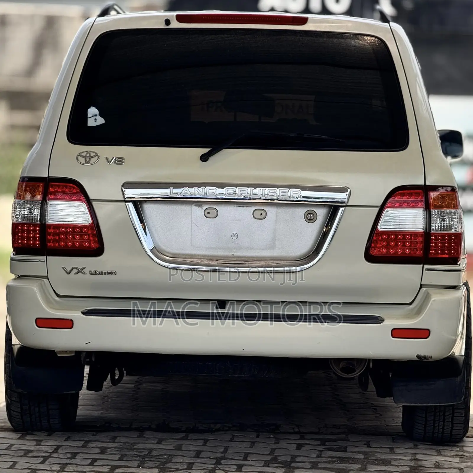 Toyota Land Cruiser HDJ 100 2000 White